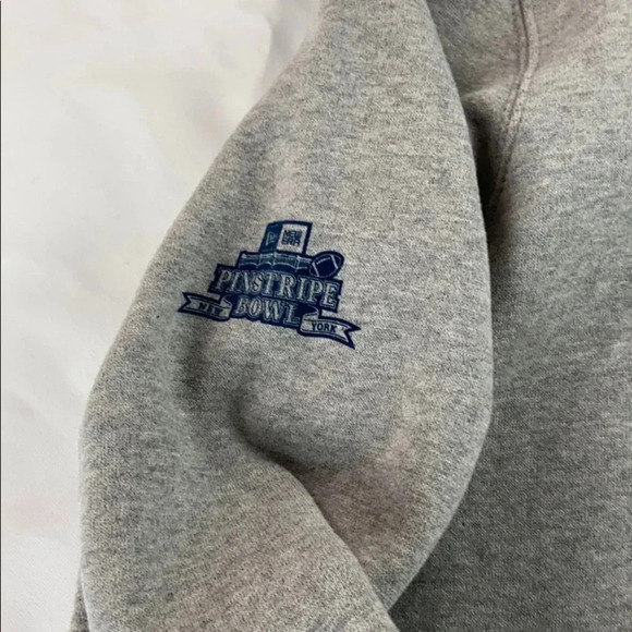 NWT New ERA Sweatshirt Gray Helmet Graphic Crewneck Size Small - Picture 5 of 10